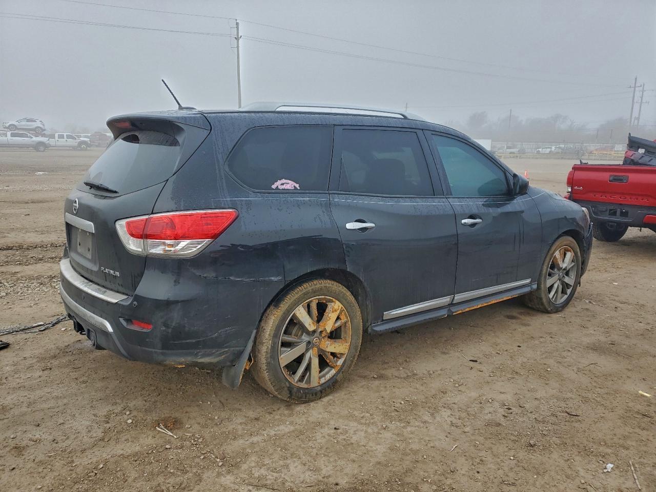 2015 Nissan Pathfinder S - Image 3