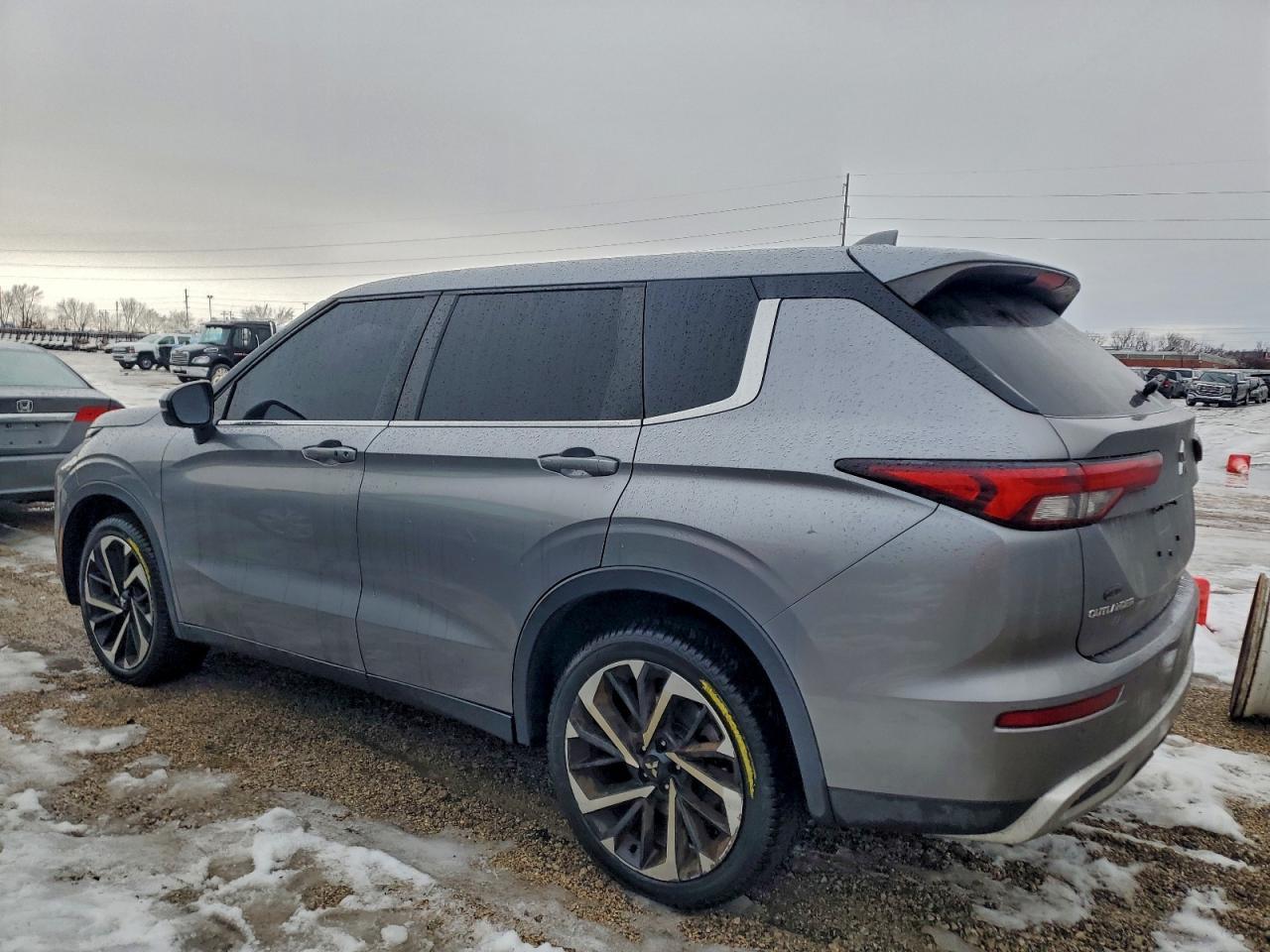 2022 Mitsubishi Outlander Se - Фото 2