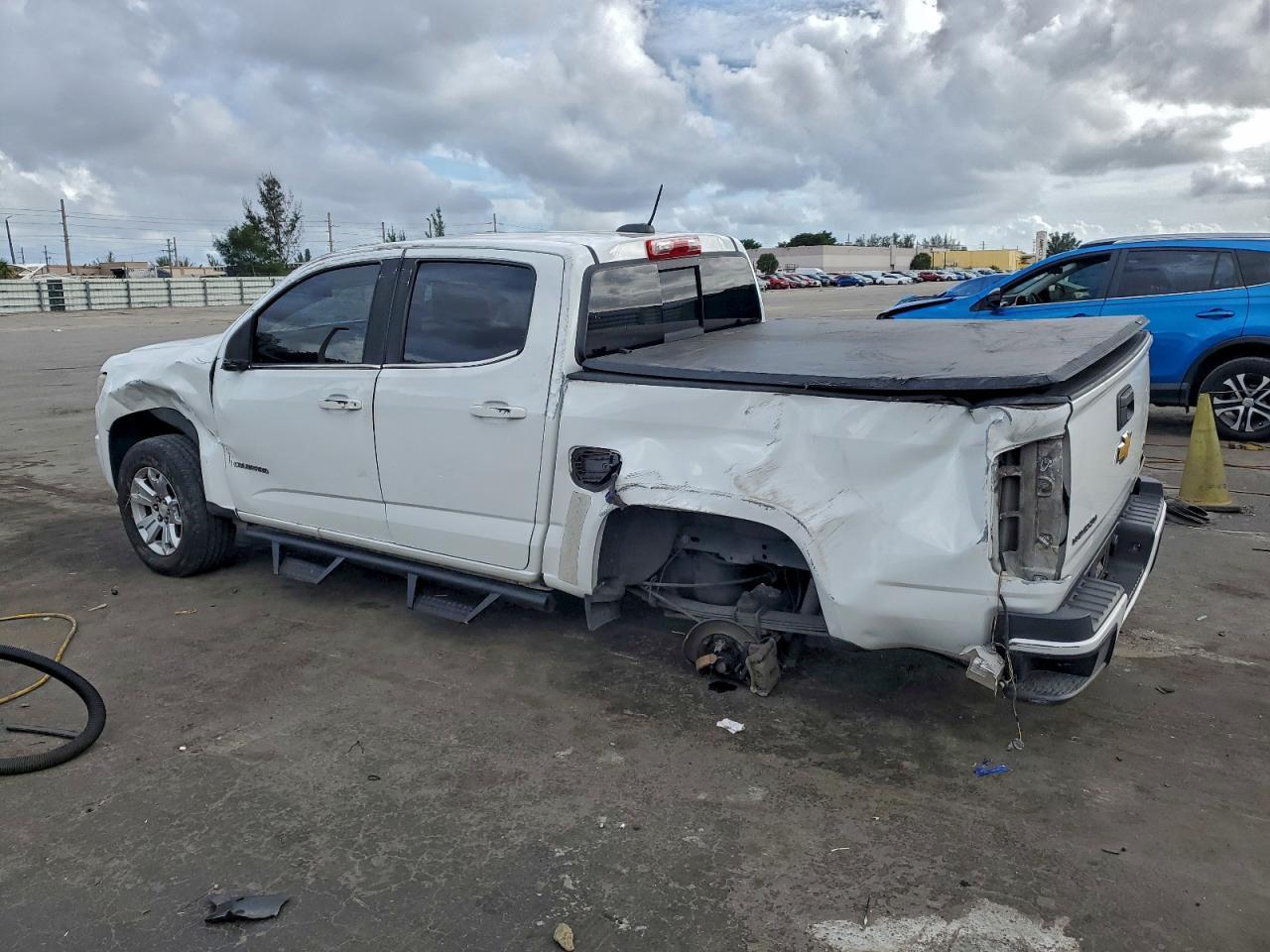 2017 Chevrolet Colorado Lt - Image 2