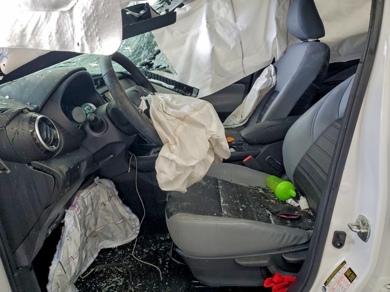 2023 Nissan Kicks Sr - Image 7