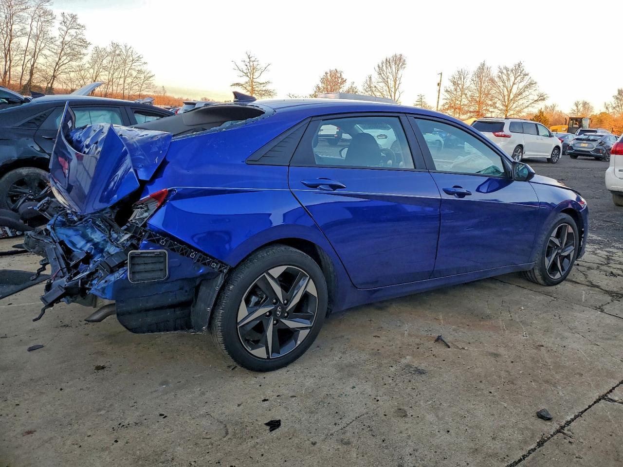 2023 Hyundai Elantra Sel - Фото 3