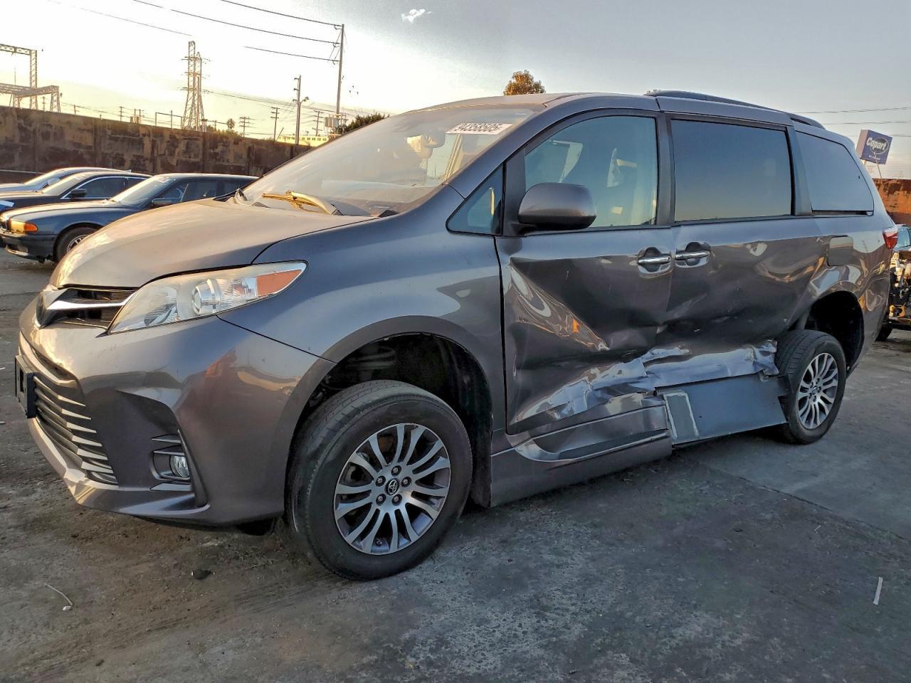 2019 Toyota Sienna Xle