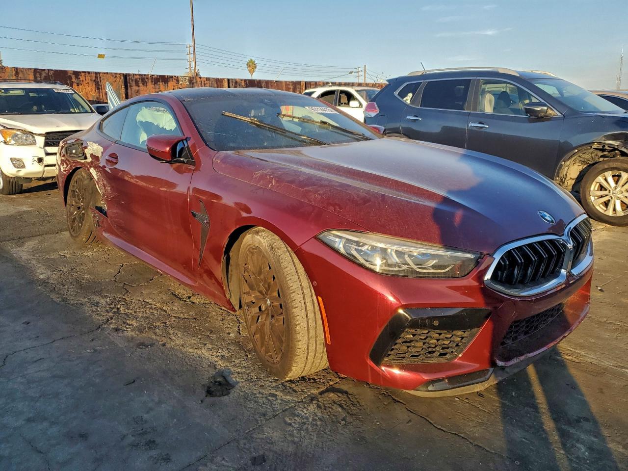 2022 BMW M8 - Фото 4