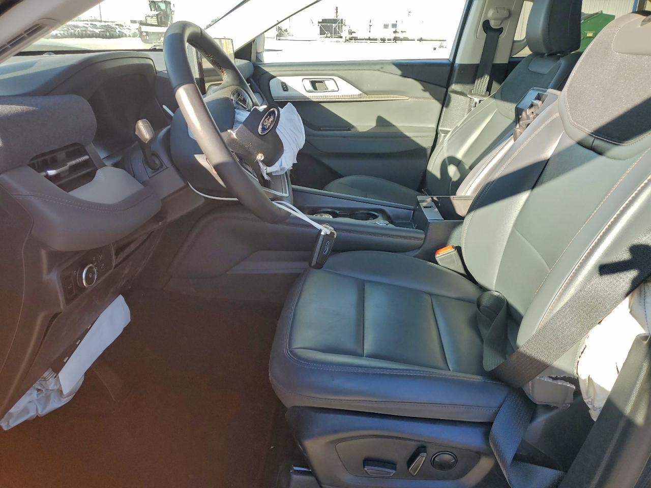 2025 Ford Explorer Active - Фото 7