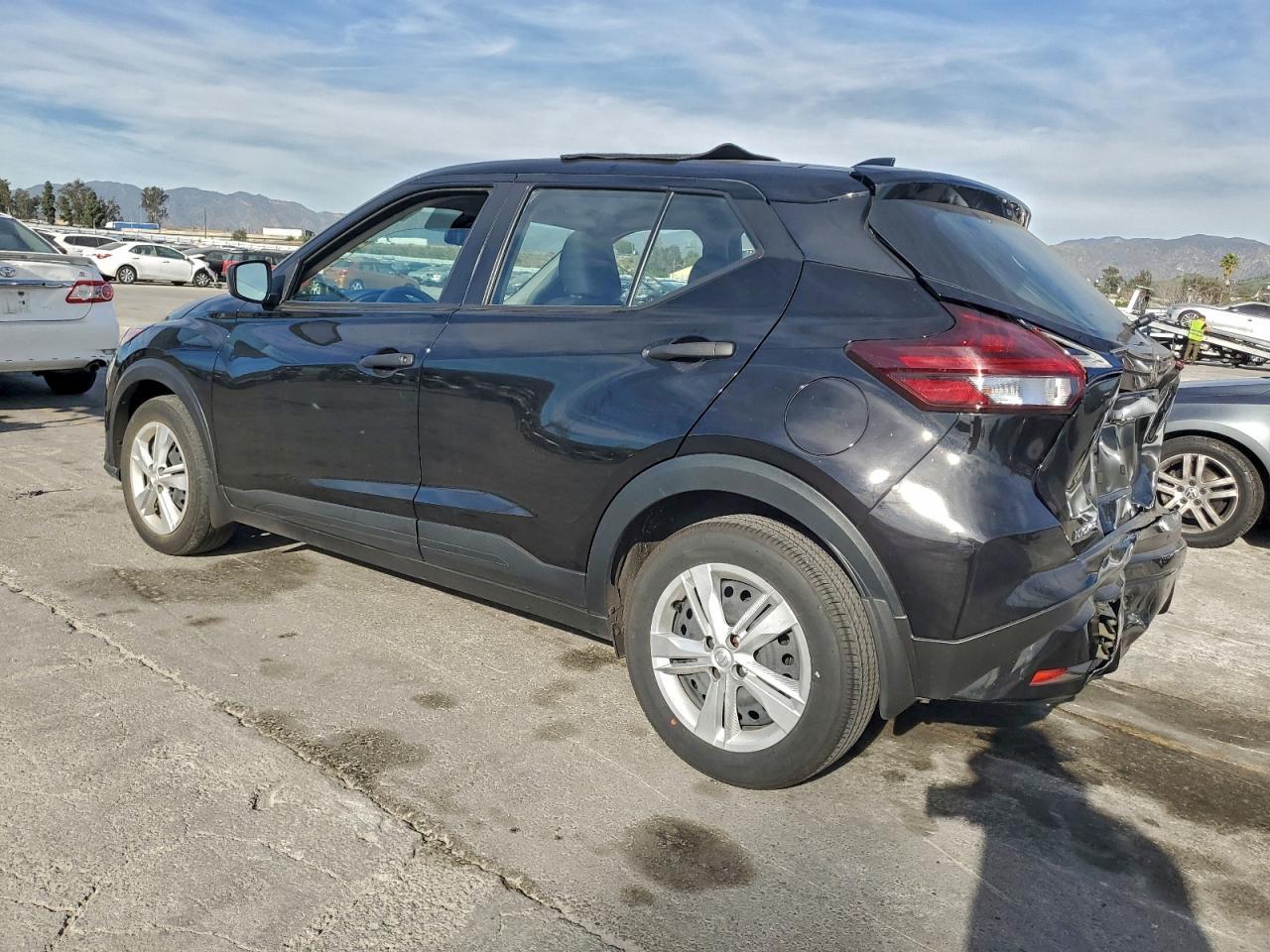 2024 Nissan Kicks S - Фото 2