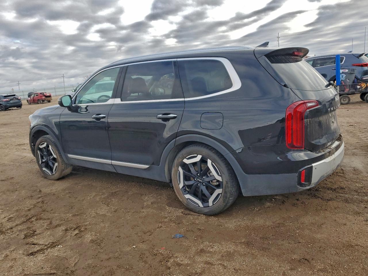 2023 Kia Telluride S - Image 2