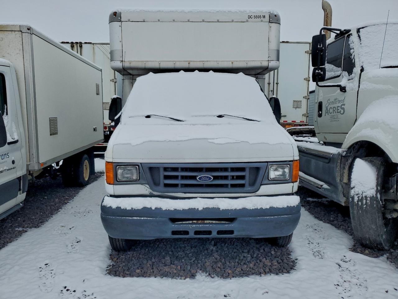 2006 Ford E450 Box Truck - Image 5