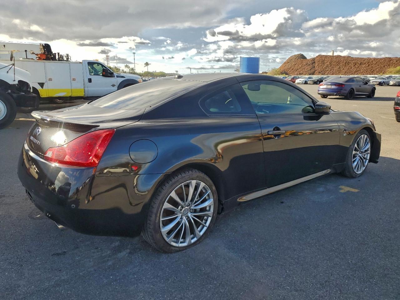 2015 Infiniti Q60 - Image 3