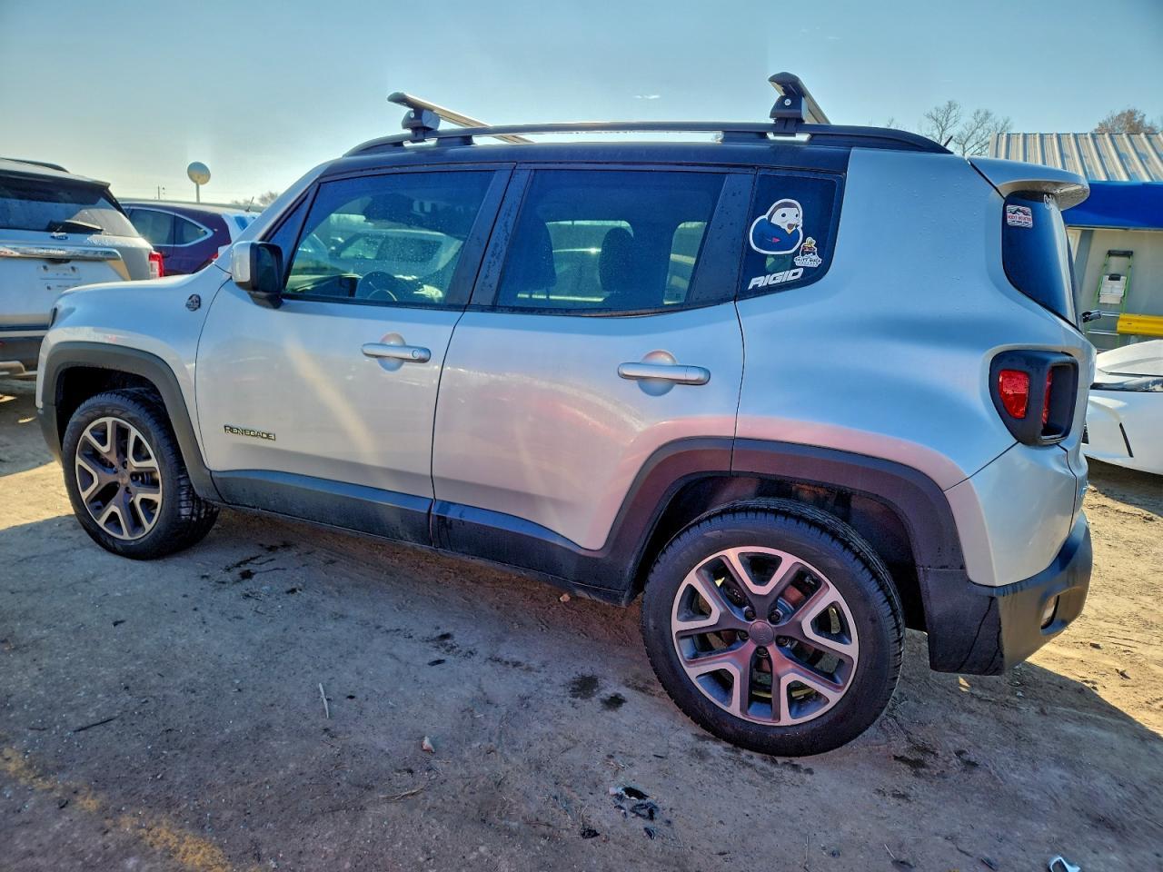 2015 Jeep Renegade Latitude - Image 2