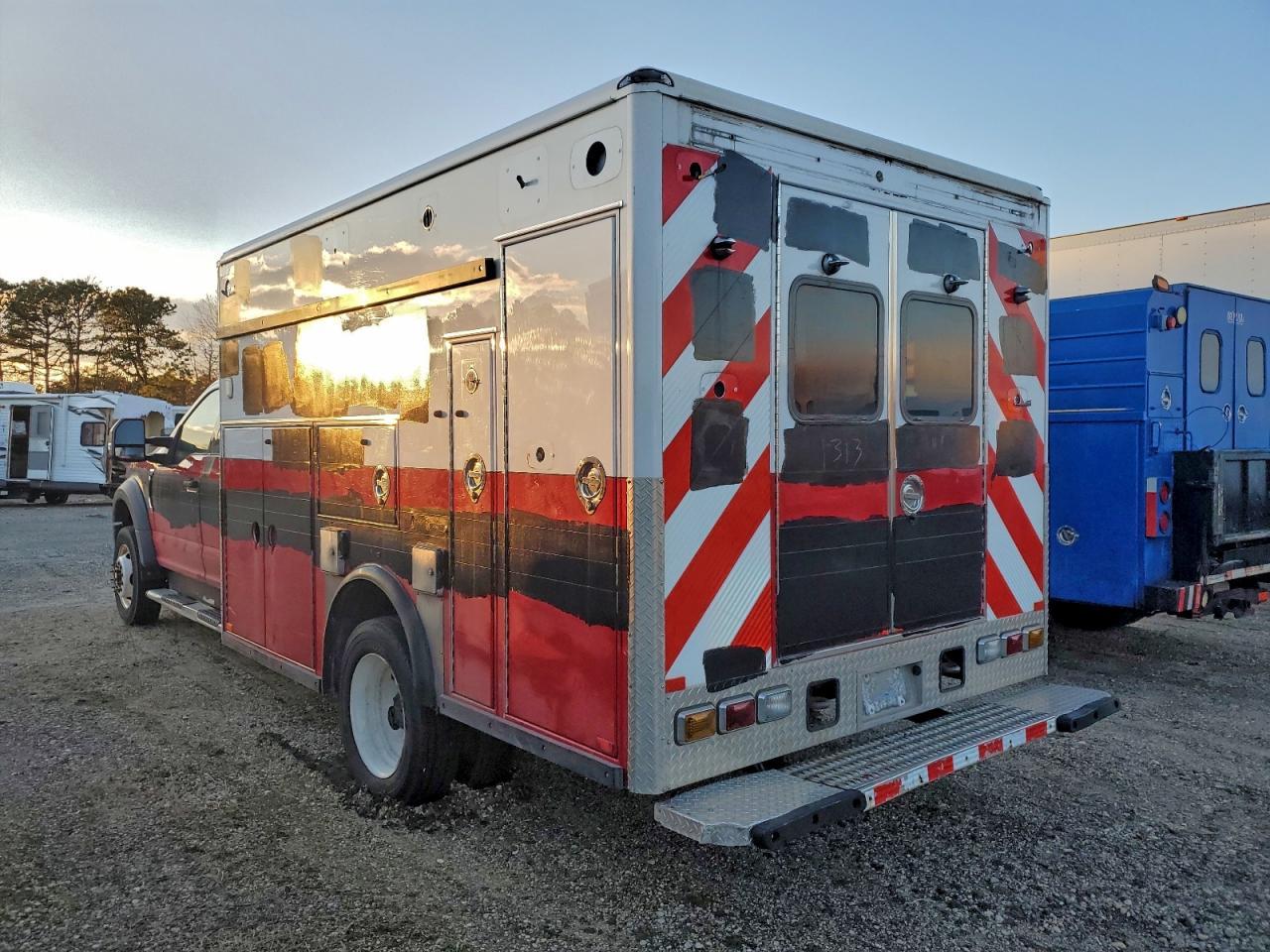 2017 Ford F550 Super Duty - Image 2