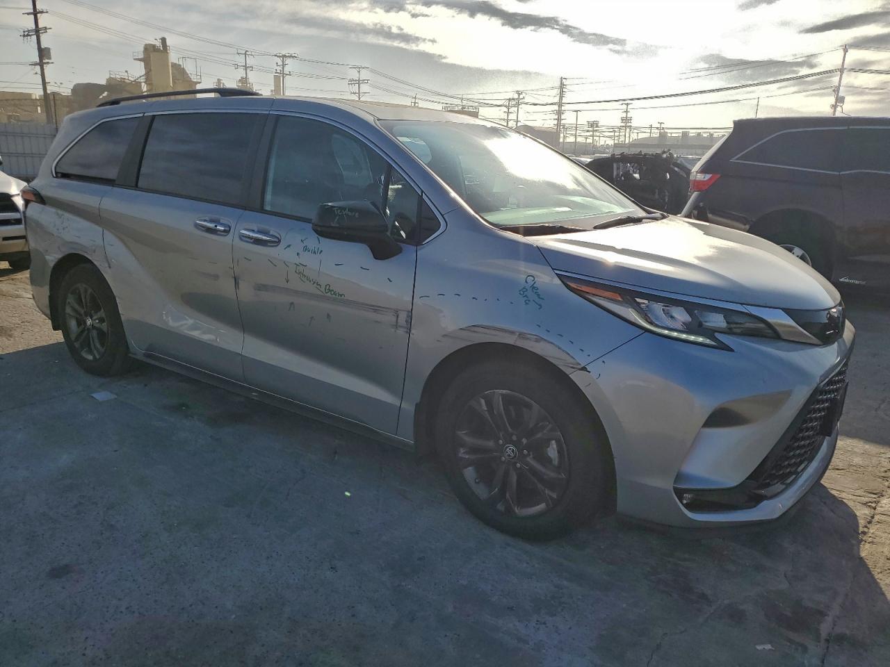 2024 Toyota Sienna Xse - Фото 4