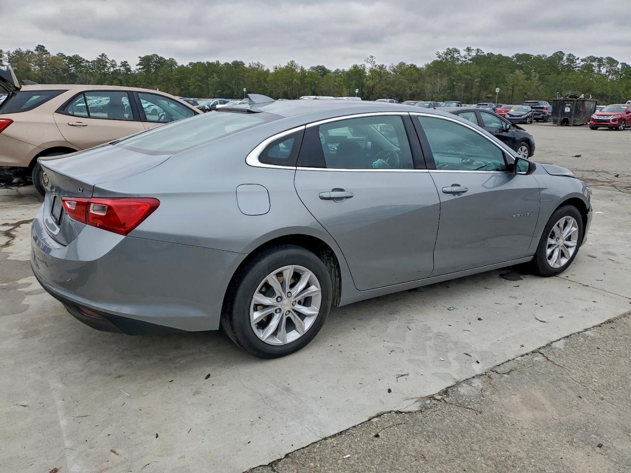 2023 Chevrolet Malibu Lt - Image 3