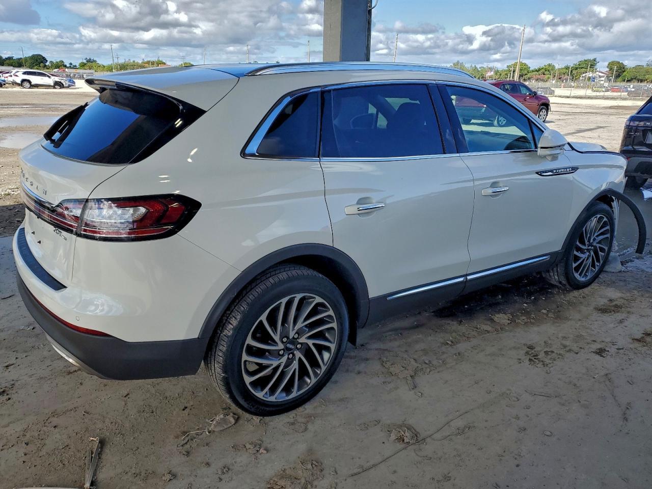 2020 Lincoln Nautilus Reserve - Image 3