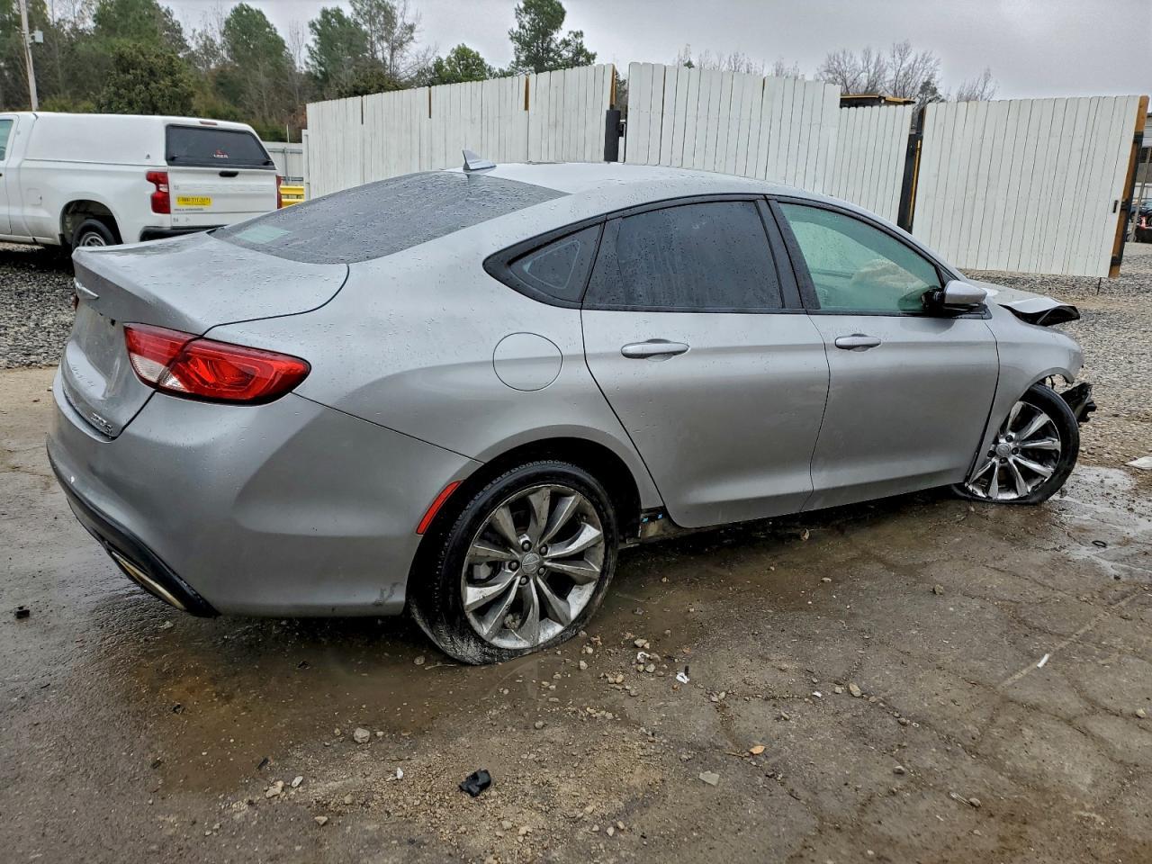 2015 Chrysler 200 S - Фото 3