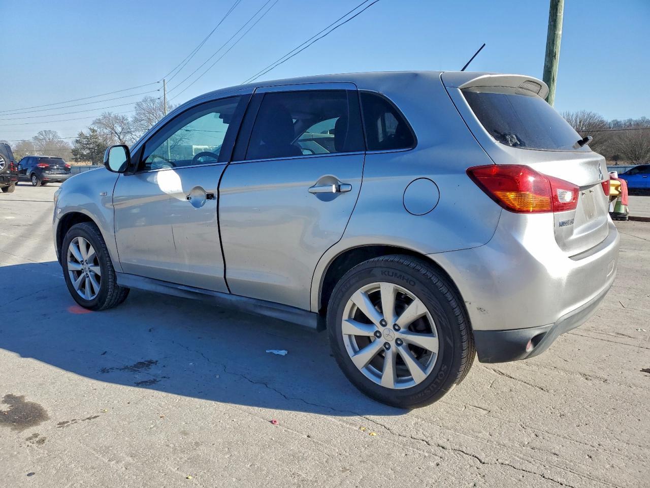 2013 Mitsubishi Outlander Sport Se - Image 2