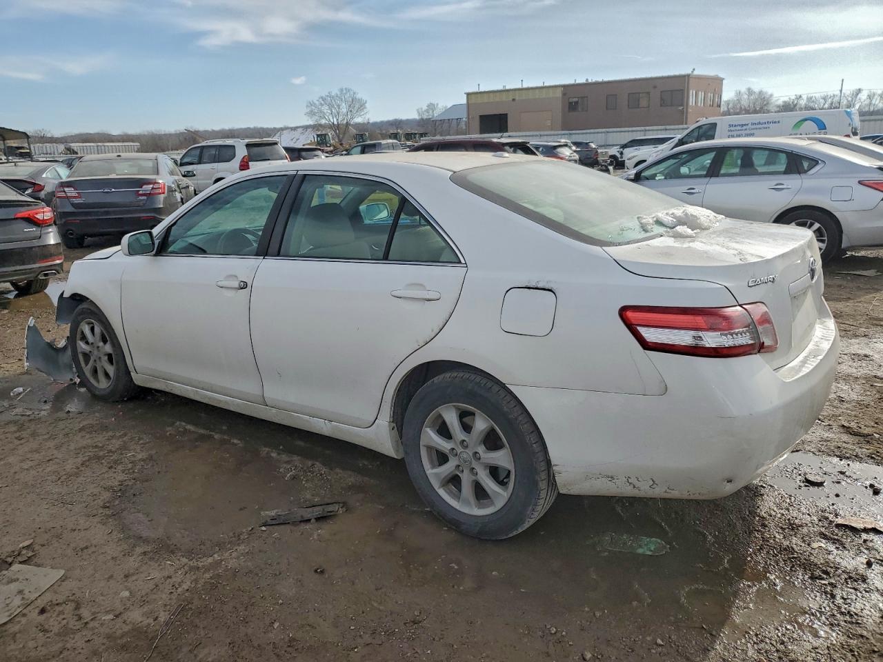 2010 Toyota Camry Base - Фото 2