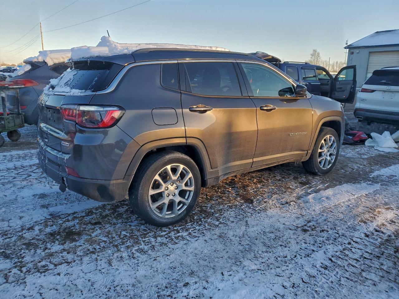 2022 Jeep Compass Latitude Lux - Фото 3