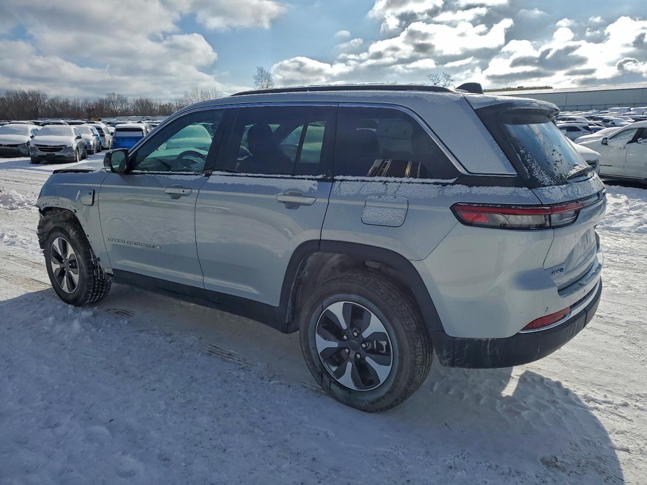 2025 Jeep Grand Cherokee 4Xe - Image 2