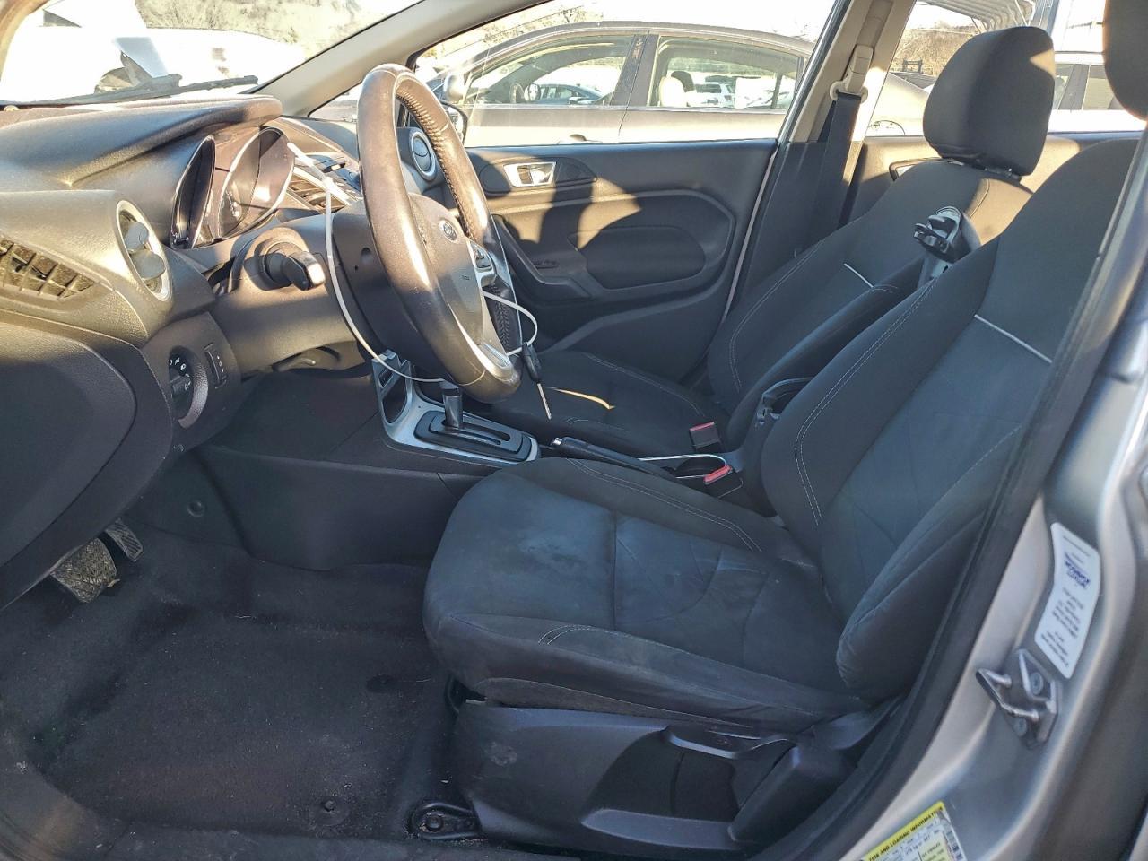 2014 Ford Fiesta Se - Фото 7
