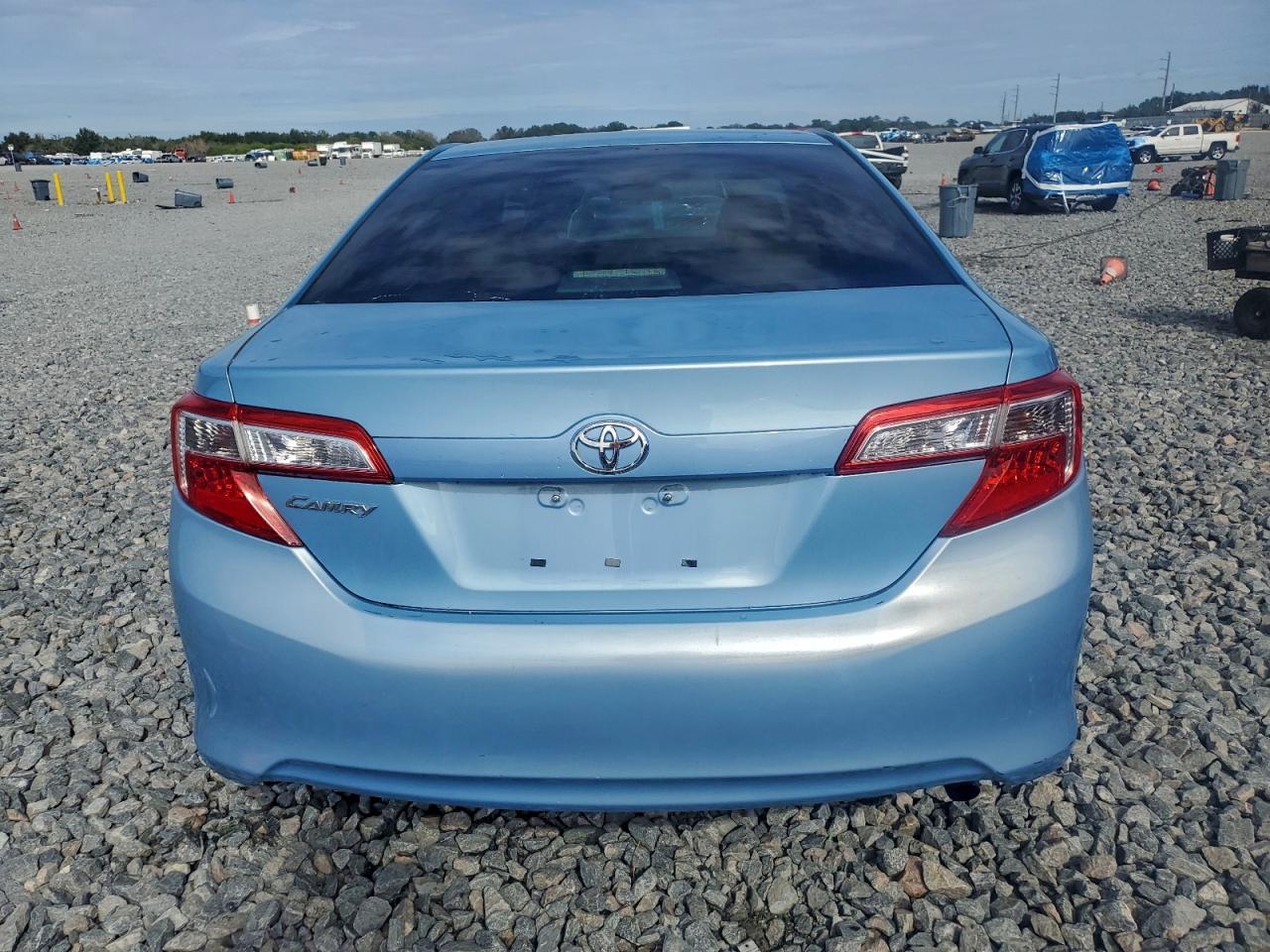 2014 Toyota Camry L - Image 6