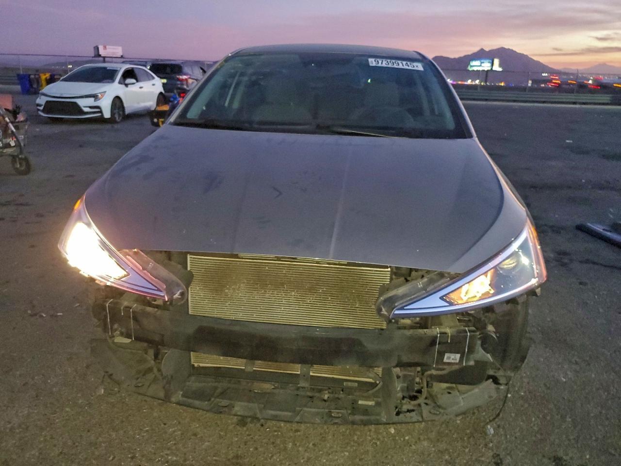 2020 Hyundai Elantra Se - Фото 5