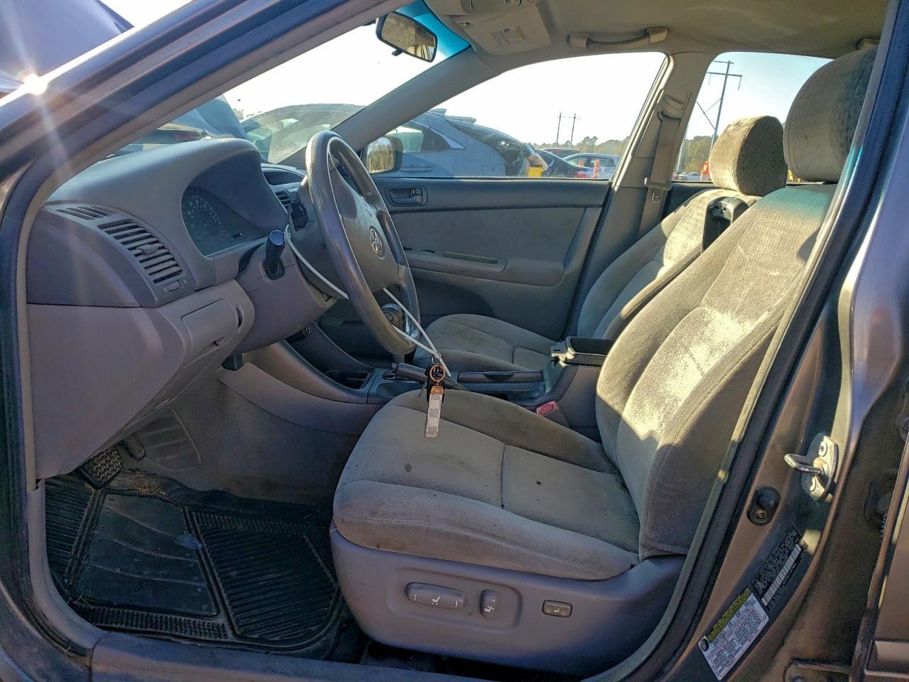 2004 Toyota Camry Le - Image 7