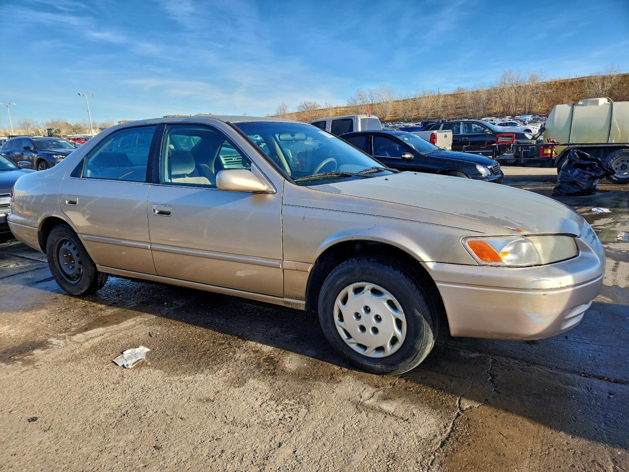 1997 Toyota Camry Le - Image 4