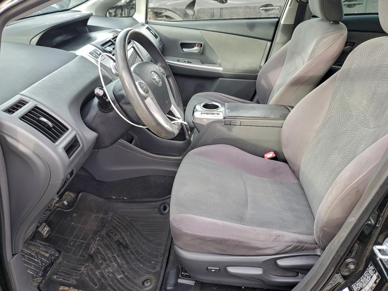 2014 Toyota Prius V - Image 7