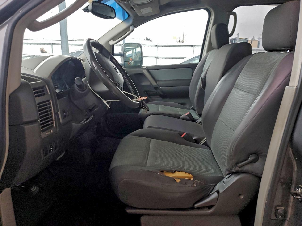 2004 Nissan Titan Xe - Image 7