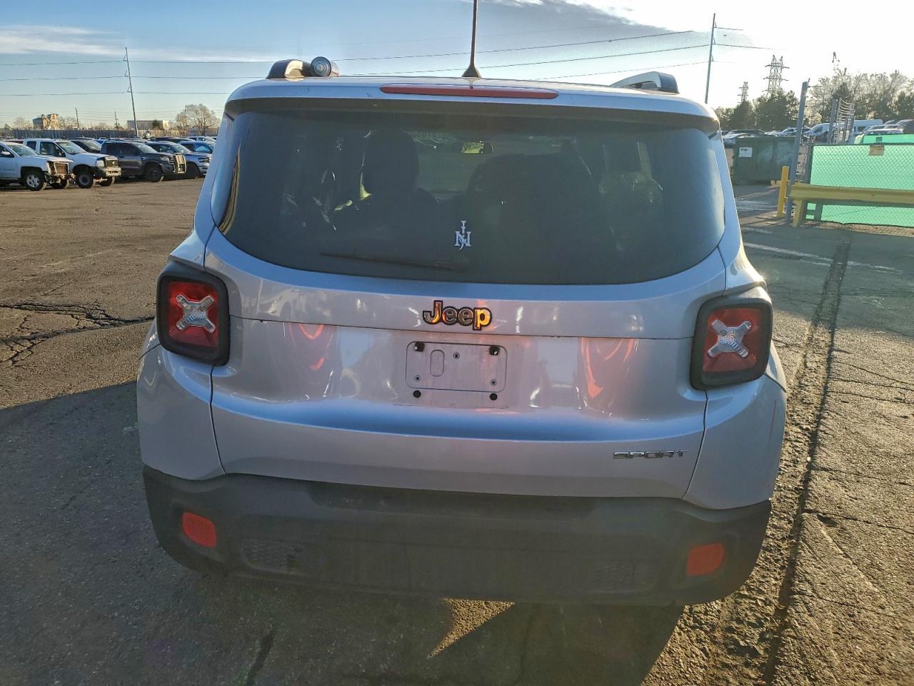 2015 Jeep Renegade Sport - Фото 6