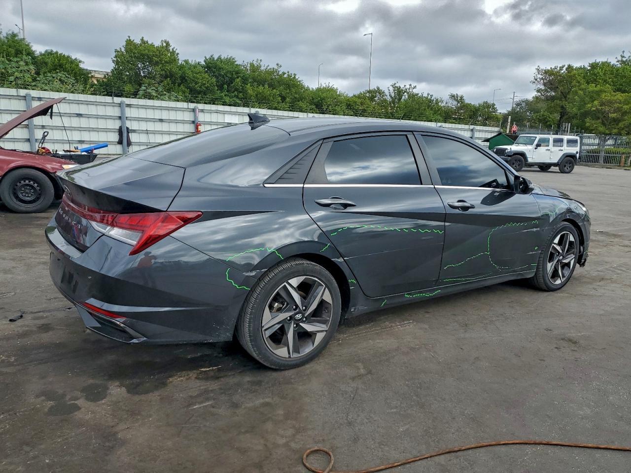 2021 Hyundai Elantra - Image 3