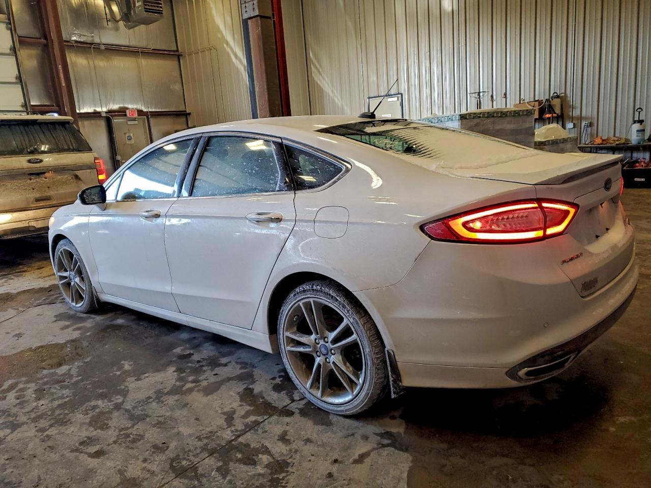 2015 Ford Fusion Titanium - Фото 2