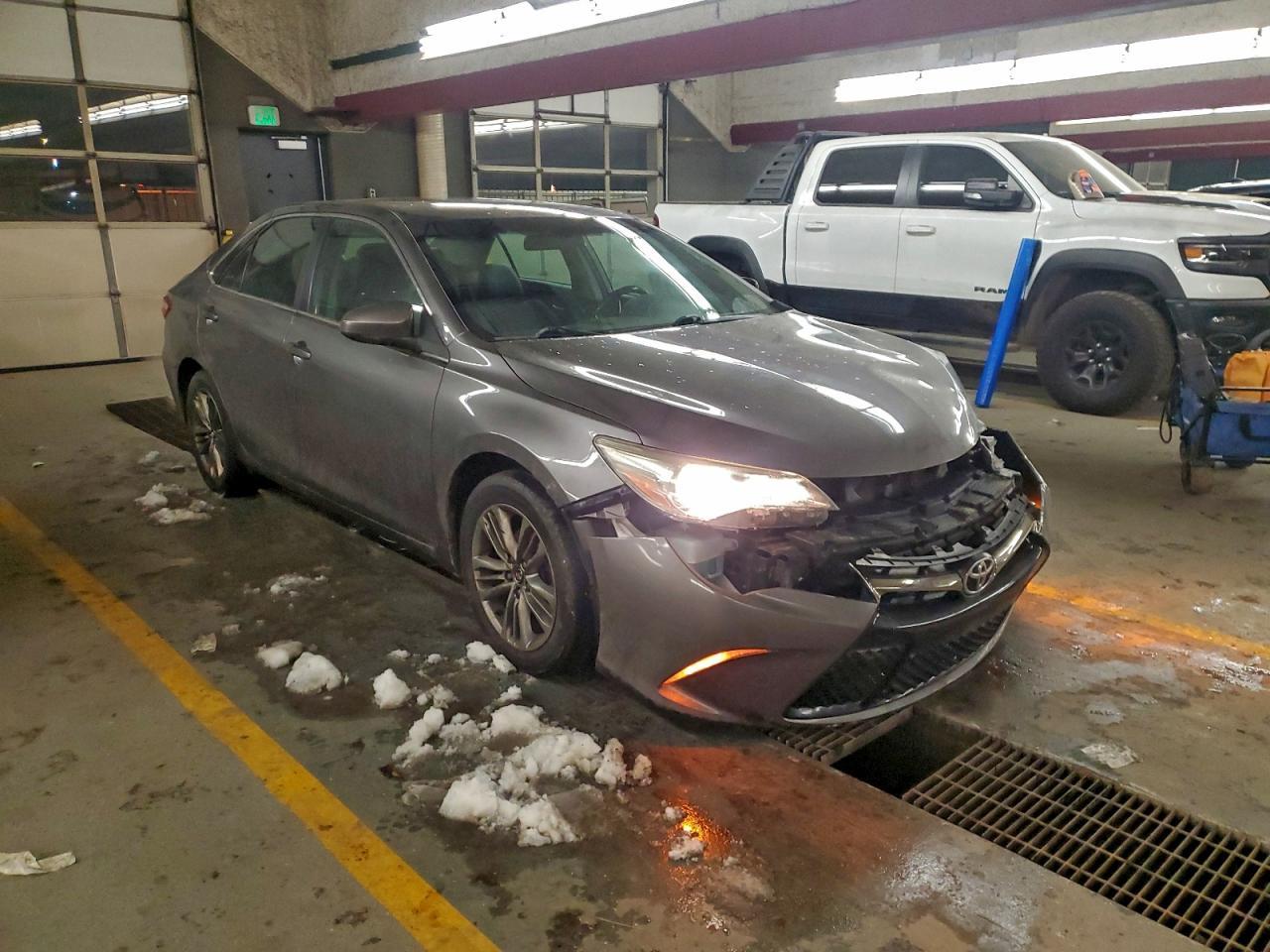 2015 Toyota Camry Le - Фото 4
