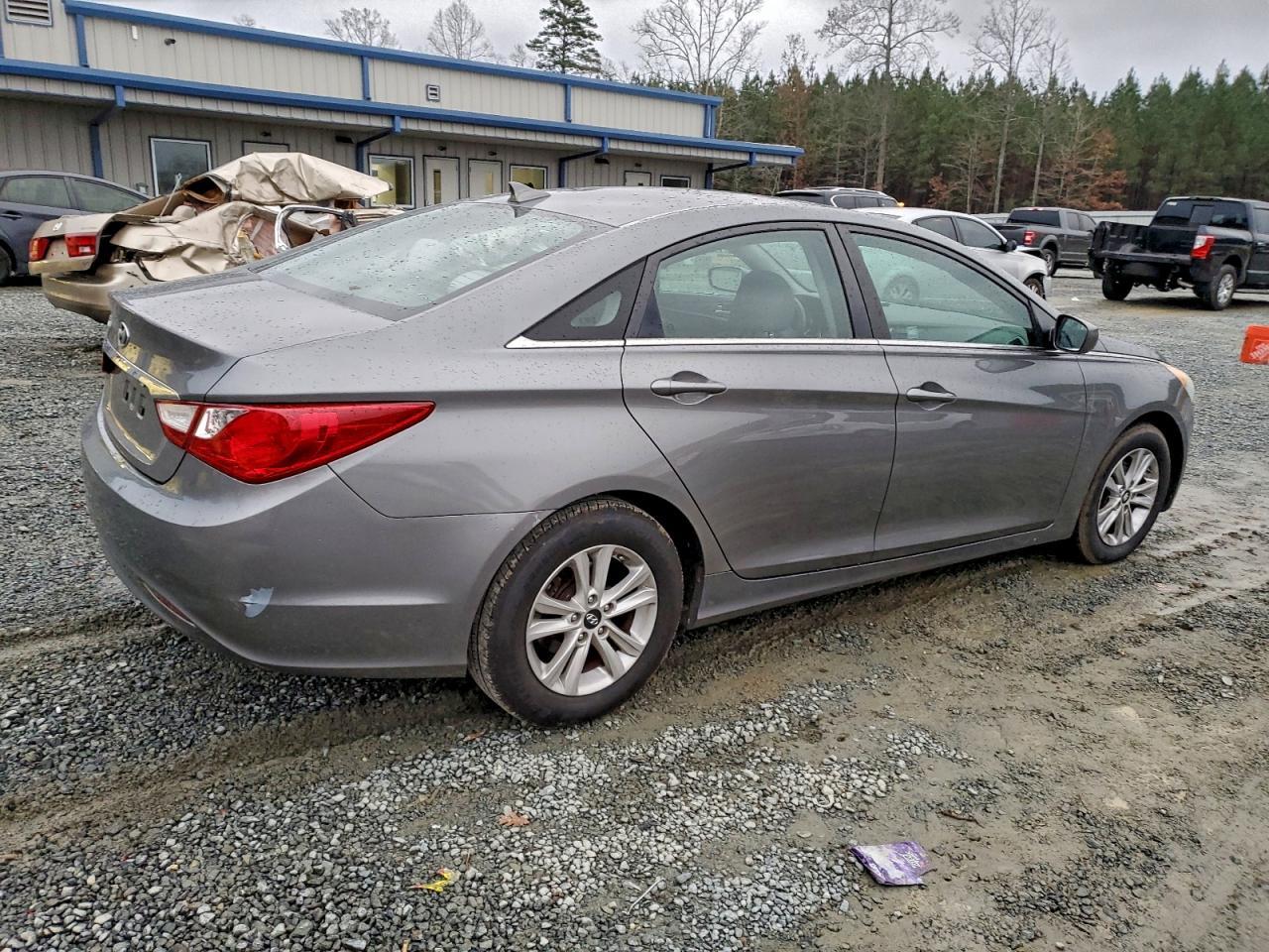 2013 Hyundai Sonata Gls - Image 3