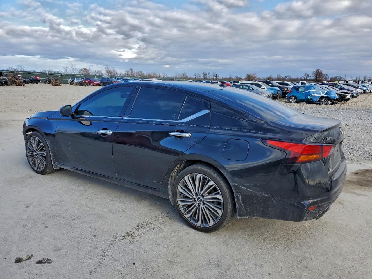 2024 Niss Altima S - Image 2