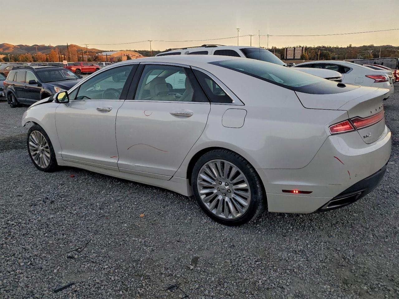 2013 Lincoln Mkz - Image 2