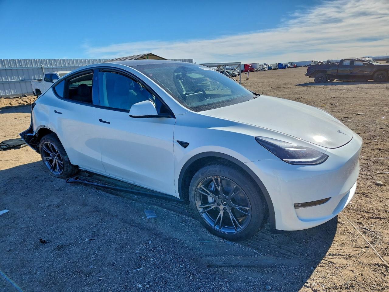 2025 Tesla Model Y - Фото 4