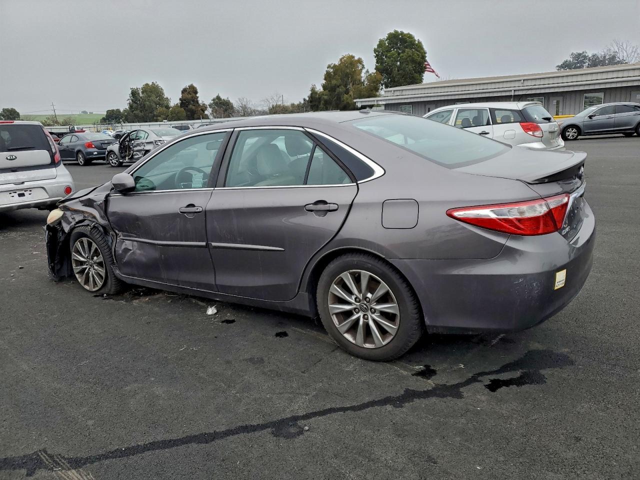 2015 Toyota Camry Hybrid - Image 2