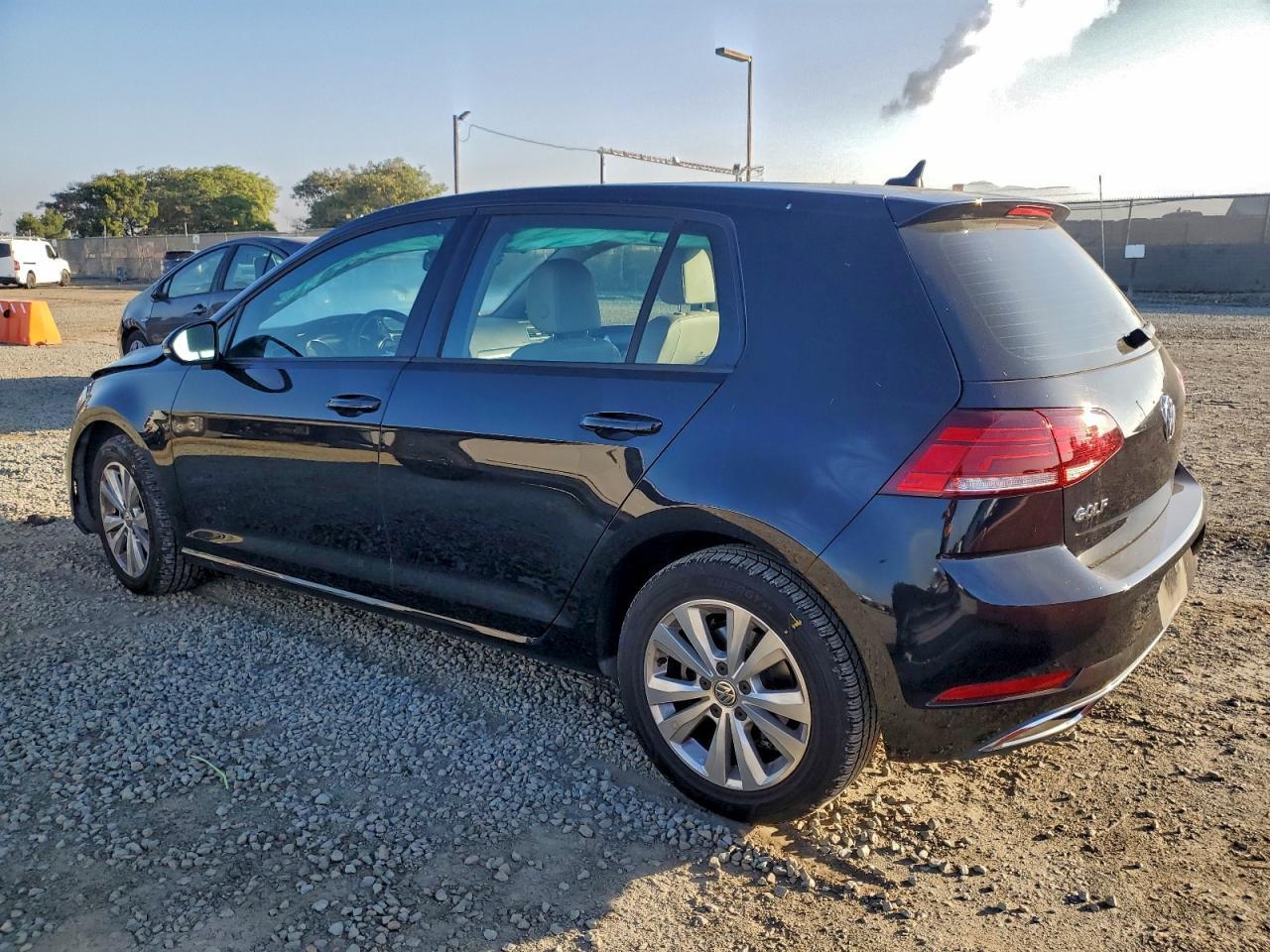 2021 Volkswagen Golf - Image 2