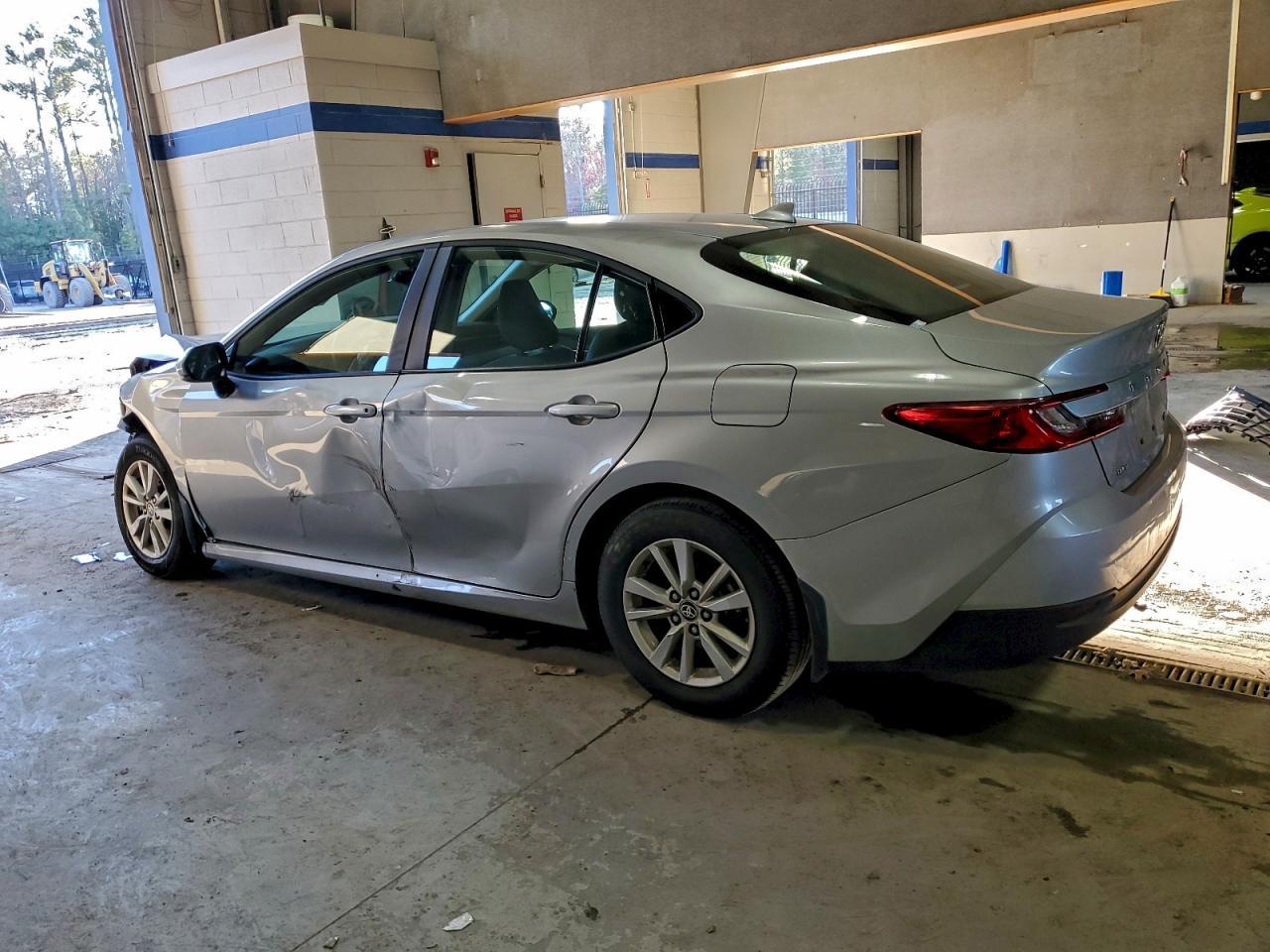 2025 Toyota Camry Xse - Image 2