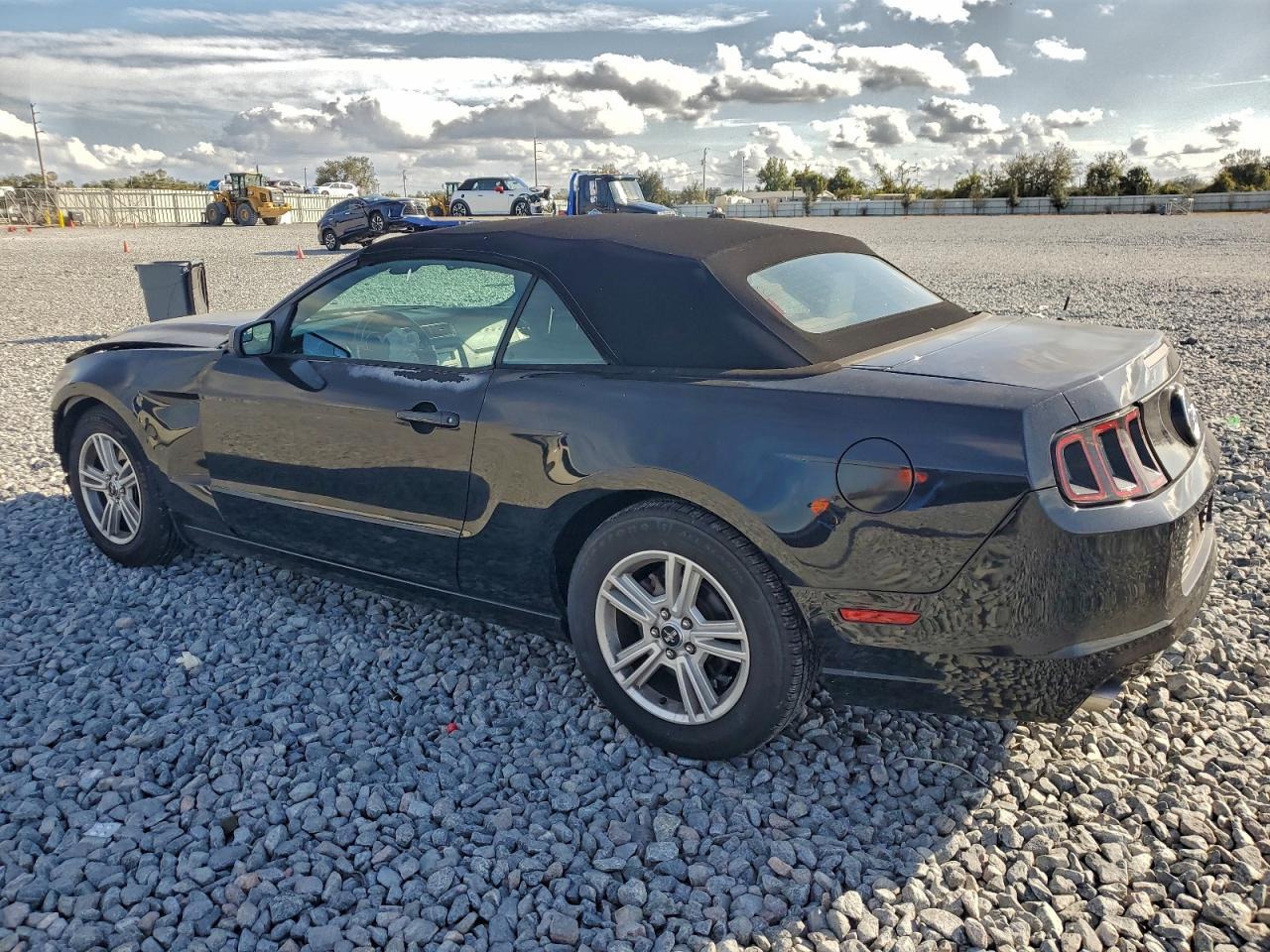 2014 Ford Mustang - Фото 2
