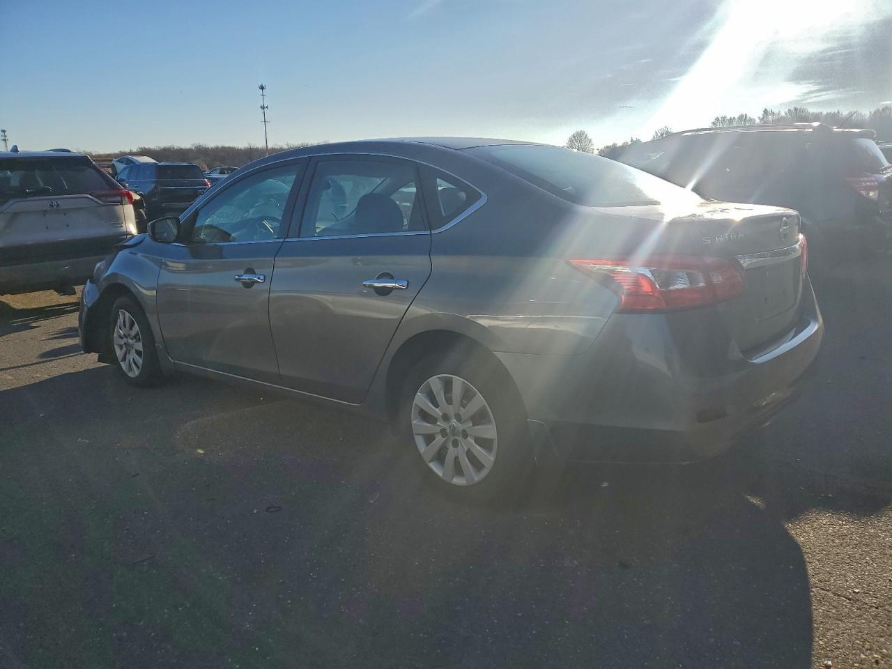 2017 Nissan Sentra S - Фото 2