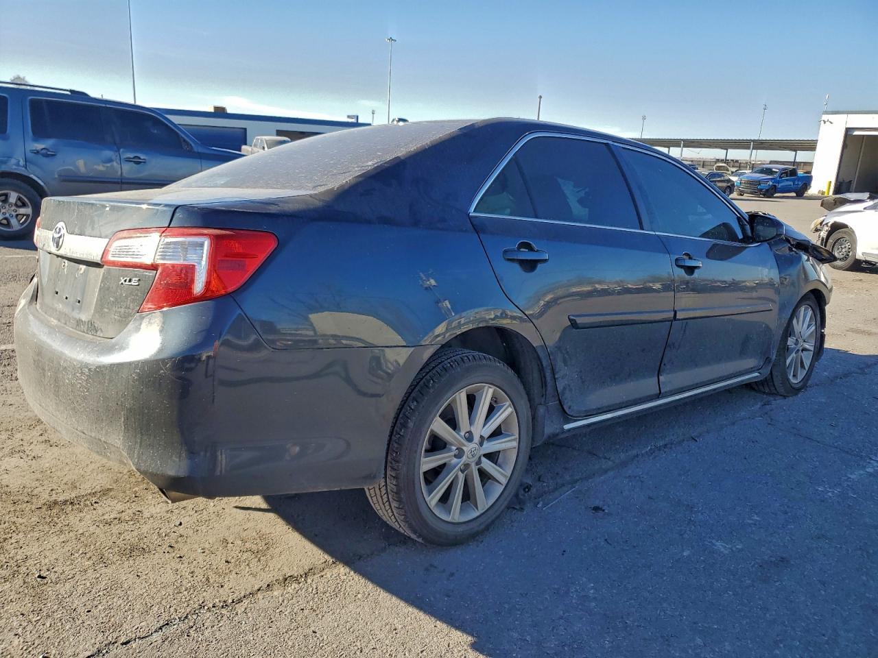 2014 Toyota Camry L - Фото 3