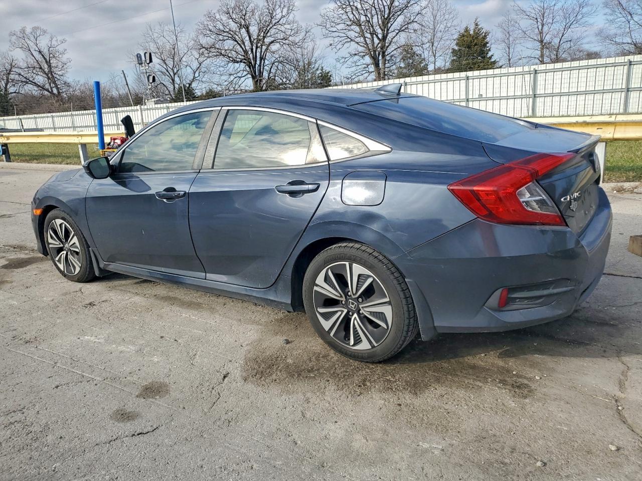 2018 Honda Civic Ex - Image 2