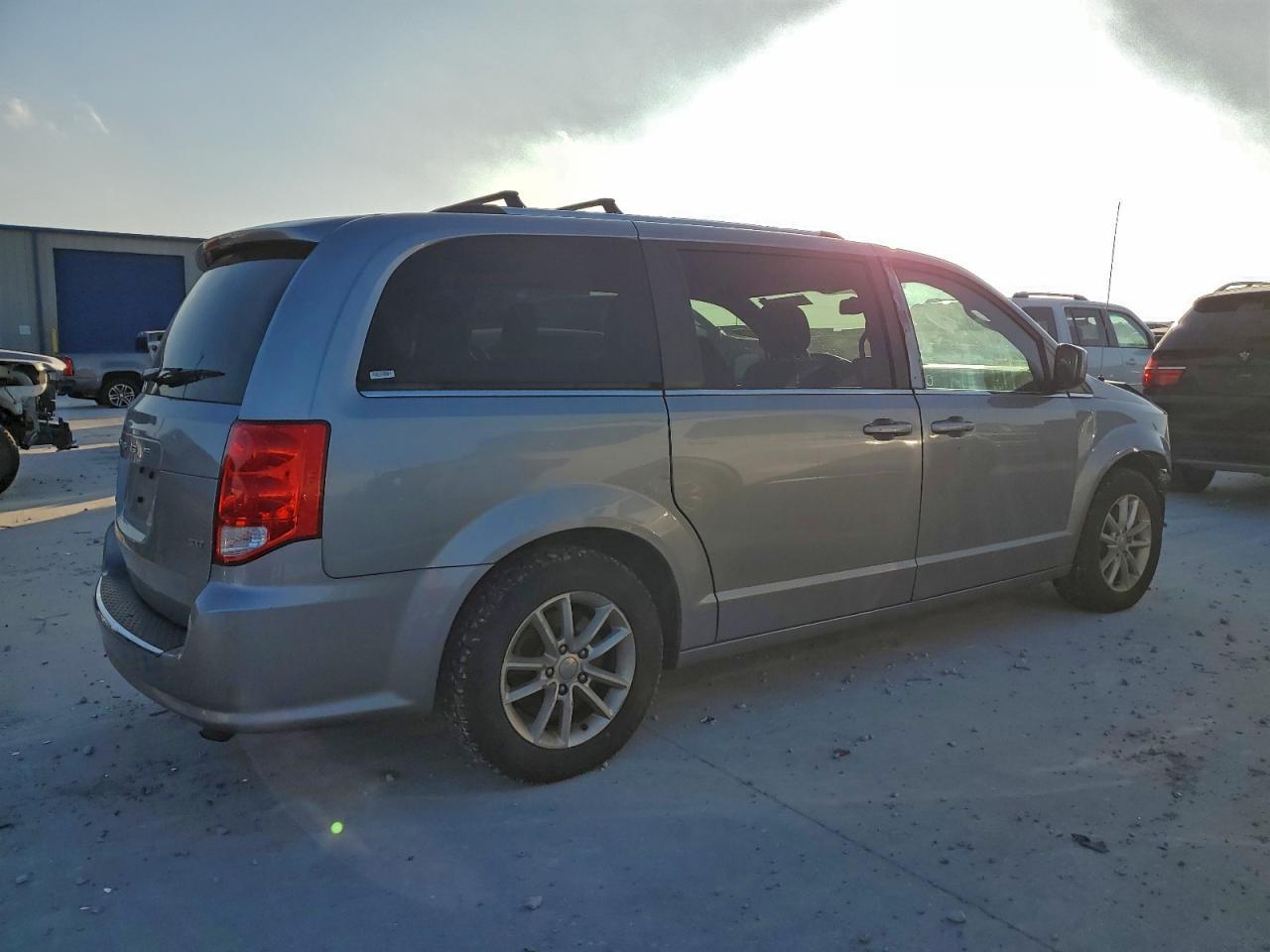 2020 Dodge Grand Caravan Sxt - Image 3