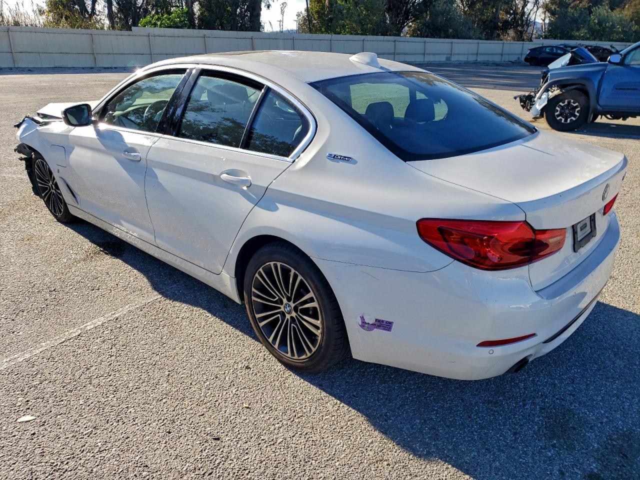 2019 BMW 530E - Фото 2