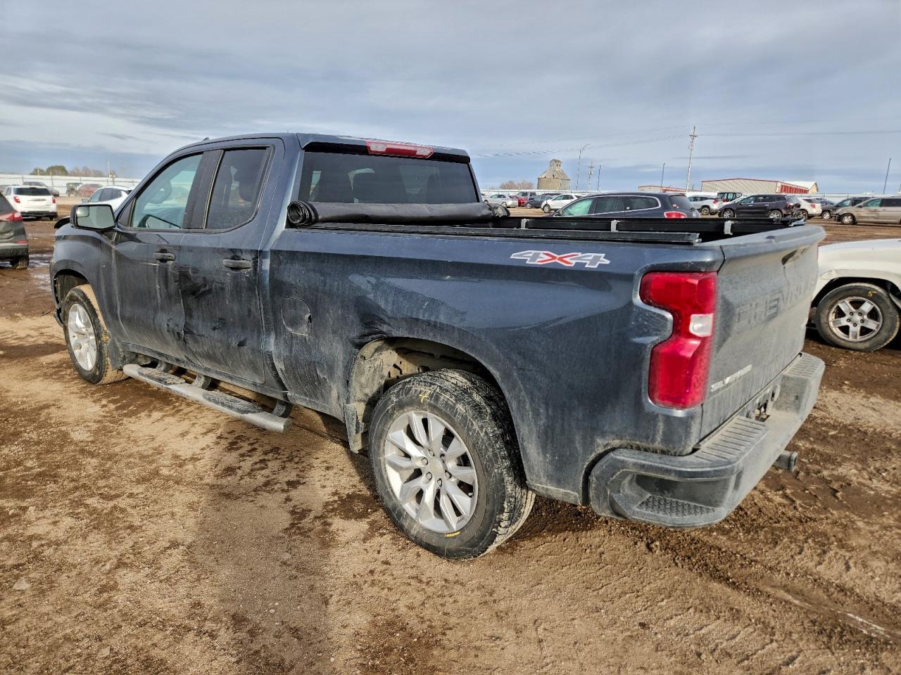 2020 Chevrolet Silverado K1500 Custom - Фото 2
