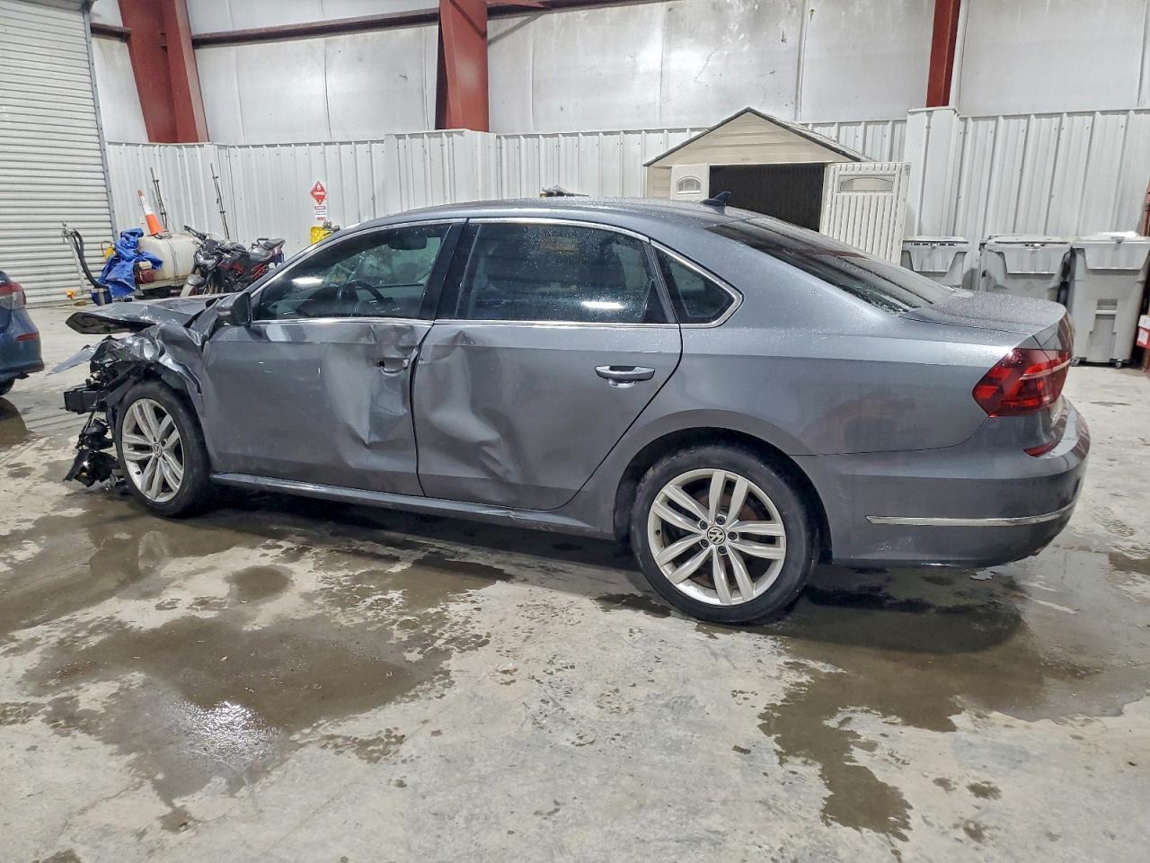 2018 Volkswagen Passat Se - Фото 2