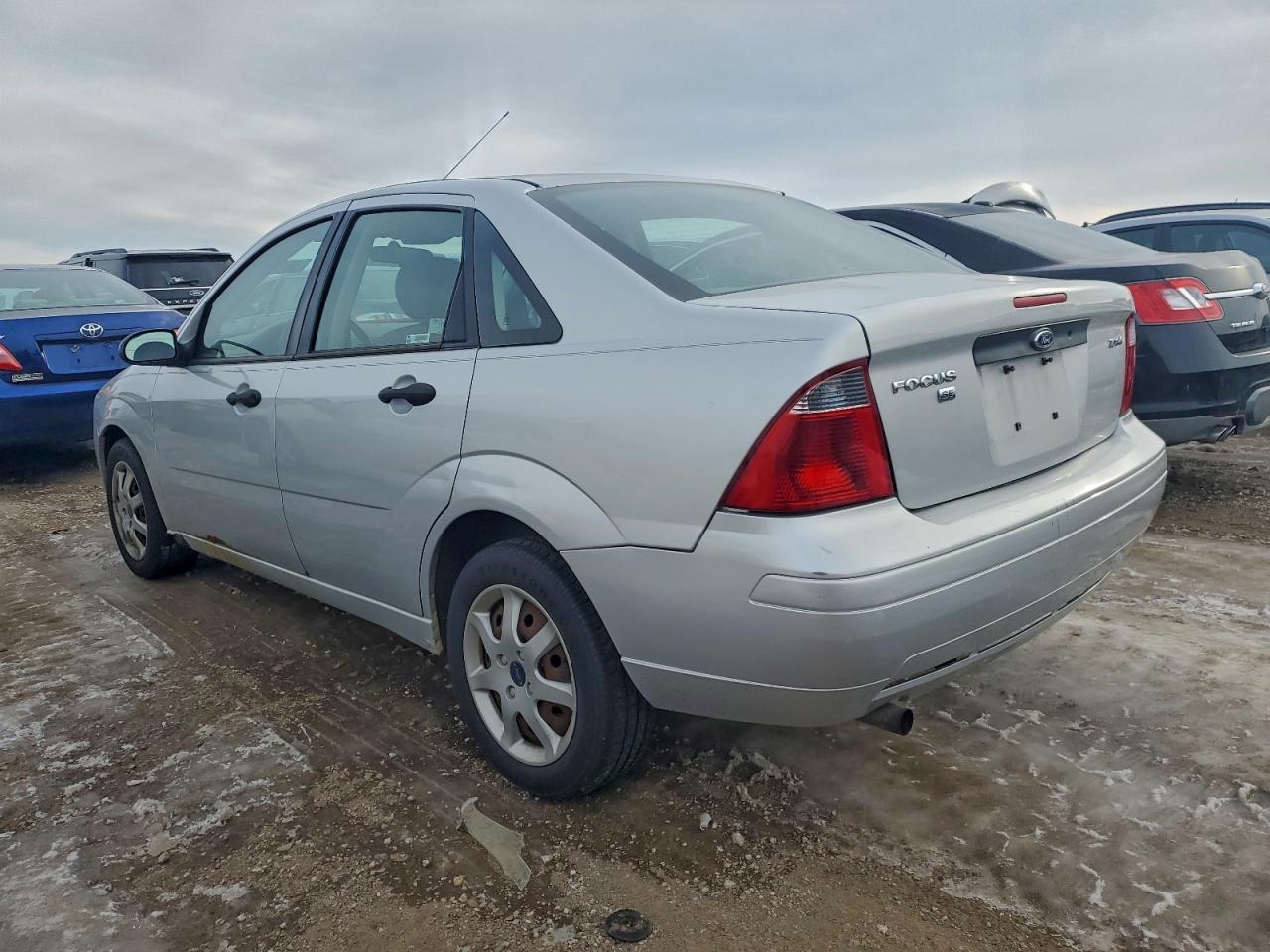2005 Ford Focus Zx4 - Image 2