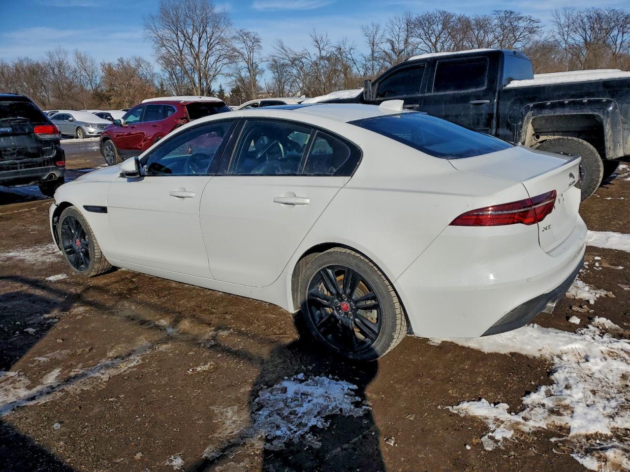 2020 Jaguar Xe S - Фото 2